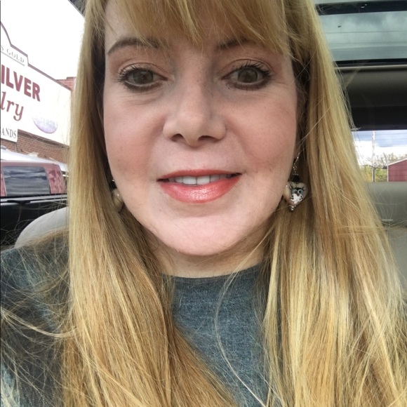 Meet your Posher, Jessica - Picture 3 of 3